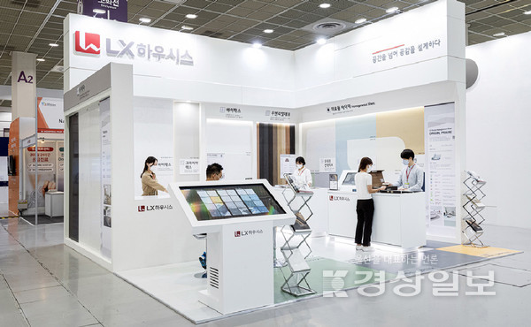 LX하우시스는 다음달 2일까지 서울 코엑스에서 열리는 ‘2021 K-HOSPITAL FAIR(국제병원의료산업박람회)’에 참가해 다양한 의료시설용 인테리어 자재를 선보일 예정이다.
