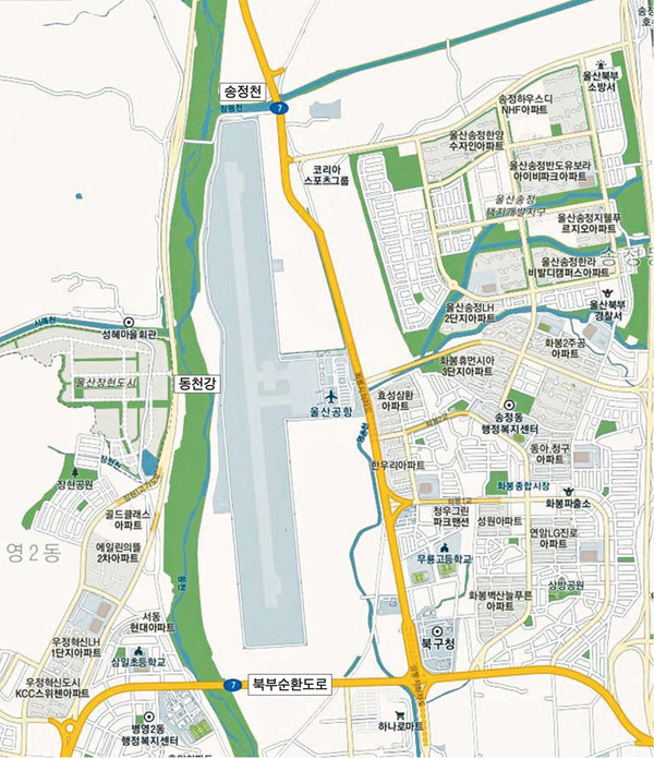 울산공항은 북쪽은 송정천, 남쪽은 북부순환도로, 동쪽으로는 동천강, 서쪽으로는 주거지로 둘러싸여 있어 활주로를 확장할만한 부지를 찾기가 쉽지 않다