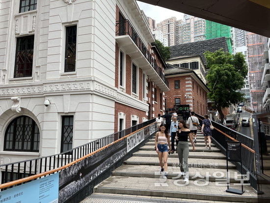 ▲ 타이쿤은 홍콩 센트럴의 명물 ‘미드레벨 에스컬레이터’와 바로 연결되어 있다.