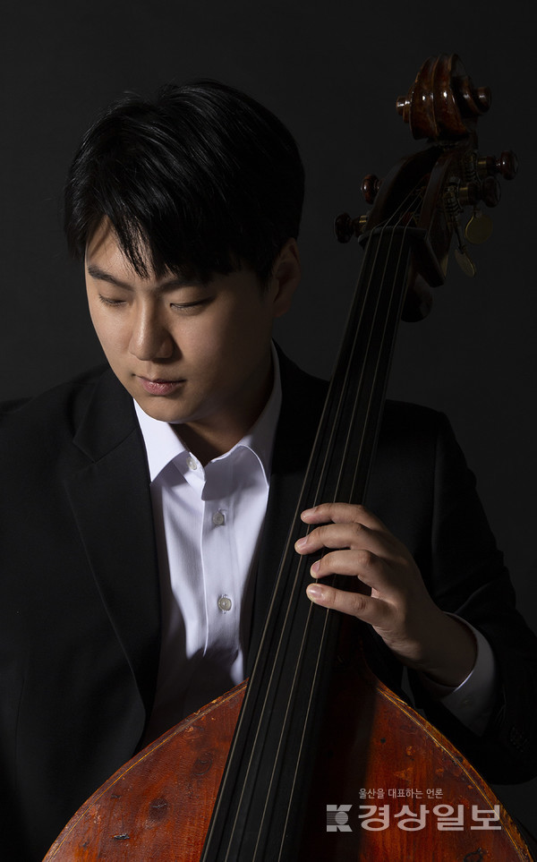 한국인 최초로 런던 심포니 오케스트라 종신단원이 된 더블베이시스트 임채문. 임채문 제공
