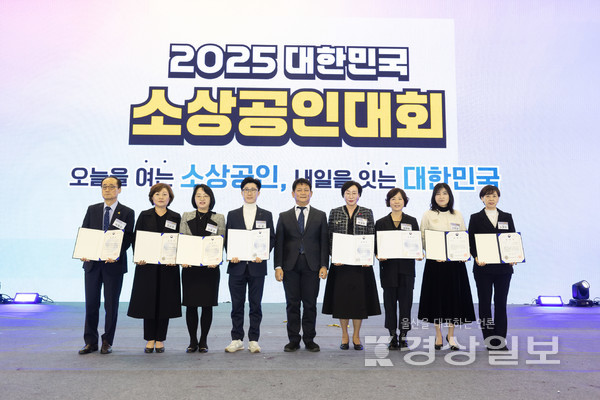 경기도 고양시 일산 킨텍스에서  중소벤처기업부가 주최로 최근 열린 ‘2025년 대한민국 소상공인대회’에서 울산의 노정자 성희플라워 대표가 모범소상공인 분야 성평등가족부장관 표창을 수상했다.