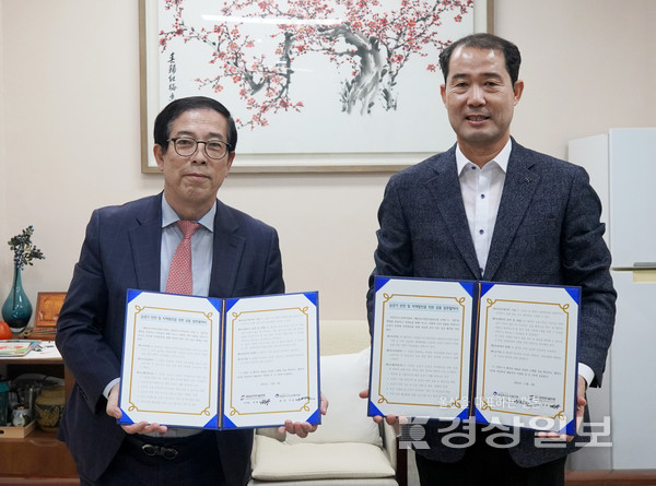 (재)승강기안전기술연구원(이사장 민병대)은 4일, 선암호수노인복지관과 지역 어르신의 복지 증진과 안전문화 확산을 위한 업무협약(MOU)을 체결하고, 라면 300만 원 상당의 후원품을 전달했다.