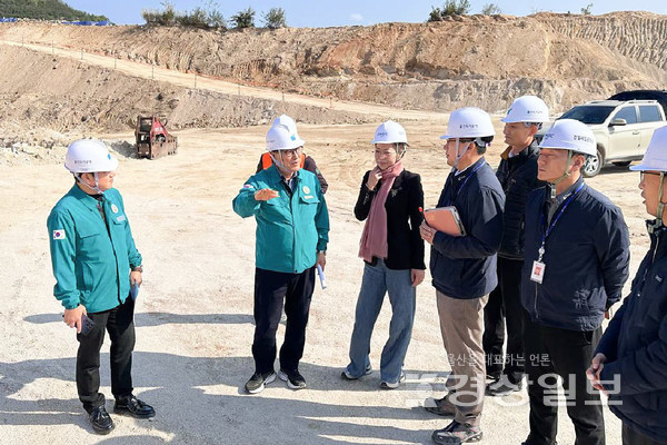 울산시의회 김수종 부의장이 5일 미포지구 국가산업단지와 자동차 일반산업단지 조성사업 현장을 연이어 방문해 사업 추진상황과 향후 계획을 공유했다. 시의회 제공