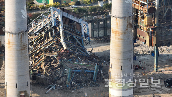 울산화력발전소 보일러 타워 붕괴…7명 매몰 추정 - 김도현 기자 do@ksilbo.co.kr