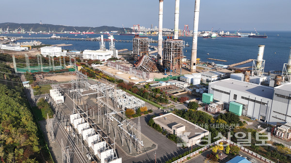 울산화력발전소 보일러 타워 붕괴…7명 매몰 추정 - 김도현 기자 do@ksilbo.co.kr