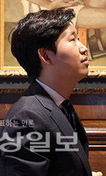 ▲ 신홍규 신갤러리 대표