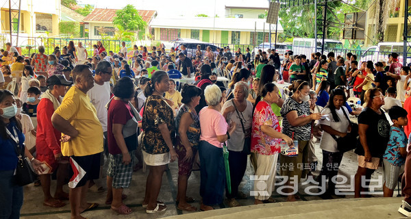 (사)AnB(아나봉) 국제의료봉사단(단장 윤영선)은 80여명의 봉사단원을 구성해 이달 5일부터 11일까지 일주일간의 일정으로 필리핀 팜팡가주에서 4000여명의 환자를 대상으로 현지 의료봉사를 펼쳤다.