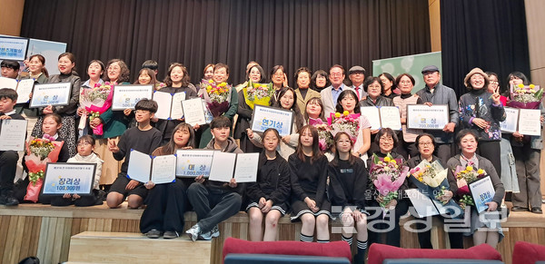 (사)효사관학교는 지난 14~15일 부산 해운대구문화복합센터에서 열린 2025 해운대 전국아마추어 인형극축제에 ‘효자의밥상’ 작품으로 참가해 19개 팀 중 가운데 금상을 수상했다고 16일 밝혔다.