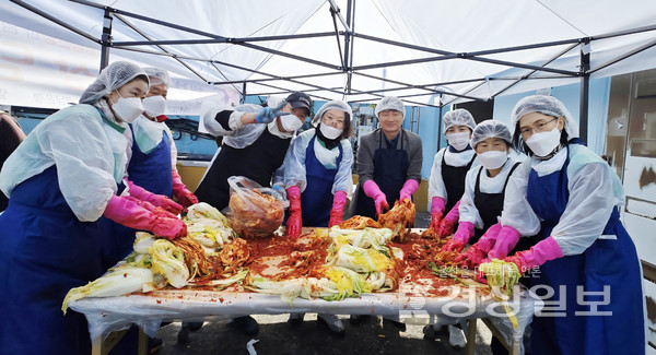 BNK경남은행은 사회복지법인 삼일사회복지재단(이사장 변성운) 동절기 김장지원 후원금 500만원을 전달하였다.