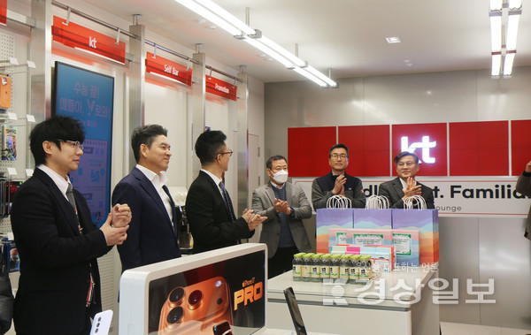 지난 20일 부산 기장군 일광면 ‘KT 글로벌스토어 거상 서상점’에서 진행된 오픈식 현장