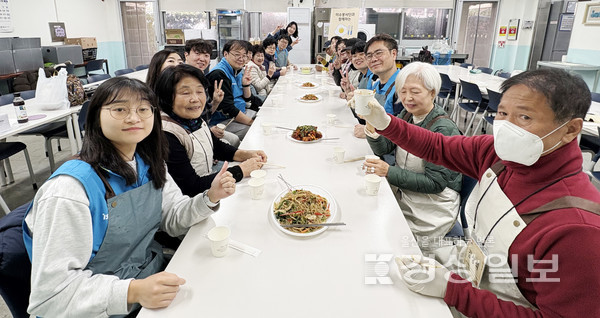 울산광역시노인복지관, 이수봉사단과 함께하는 ‘이수네 반찬가게 시즌 2’ 취약계층 어르신 식생활 자립을 위한 밑반찬 만들기 진행