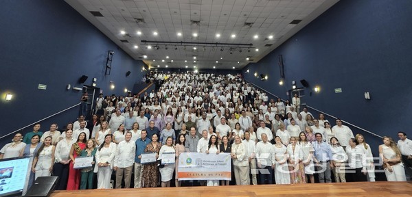 UJAT 평화위원회 출범식이 진행된 가운데 참석자들이 기념사진을 촬영하고 있다.