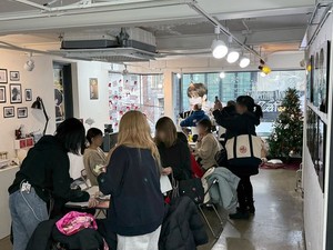 앰프 '비데이(B-DAY) 홍대점'  방탄소년단 뷔 글로벌 팬 이벤트 개최 - 뉴스 썸네일 이미지